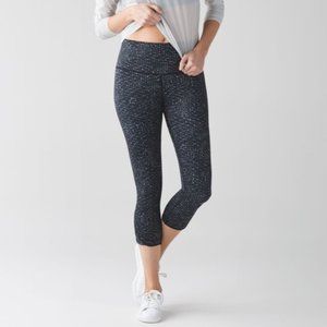 Lululemon True Self Crop II Samba Snake Battleship Black Leggings, Size 6